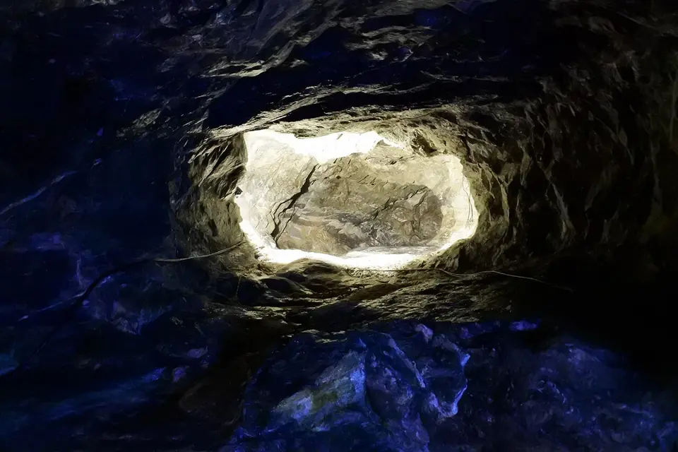光明市で見るUpward View of Rocks in Gwangmyeong Caveの実写