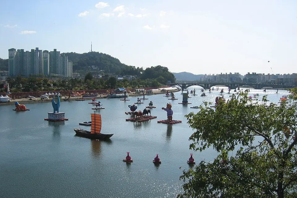 晋州市 (慶尚南道)で見るKorea-Jinju-Festival-Nam.River-01の実写