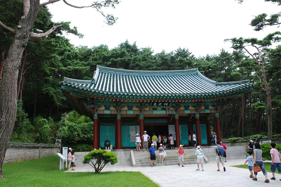 統営市で見るKorea-Tongyeong-Hansan Island-Chungmu Shrine-01の実写