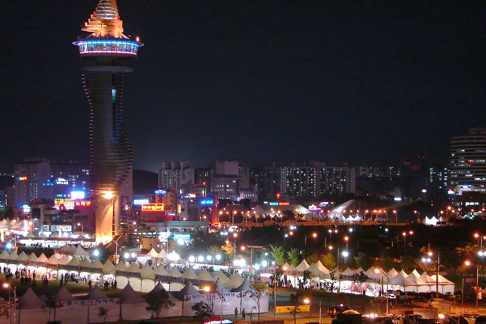 束草市で見るKorea-Sokcho-Expo Tower-01の実写