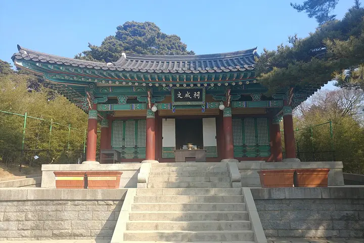 烏竹軒（오죽헌）を写した実写真